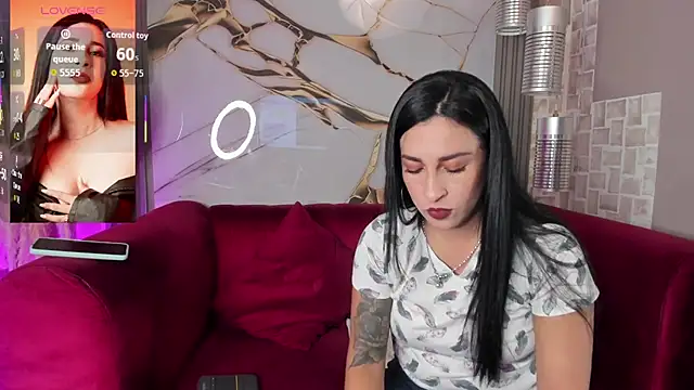 Snapshot of Bella_williamss_ chatting on 11/19/25, 07:47 Bella williamss online show from 11/19/25, 07:47