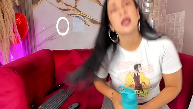 Snapshot of Bella_williamss_ chatting on 11/20/25, 07:46 Bella williamss online show from 11/20/25, 07:46