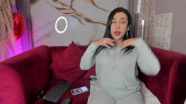 Snapshot of Bella_williamss_ chatting on 11/27/25, 08:33 Bella williamss online show from 11/27/25, 08:33