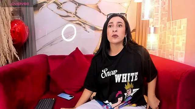 Snapshot of Bella_williamss_ chatting on 12/15/25, 07:40 Bella williamss online show from 12/15/25, 07:40