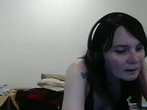 Hotmodel1984 online show from 05/05/26, 04:48