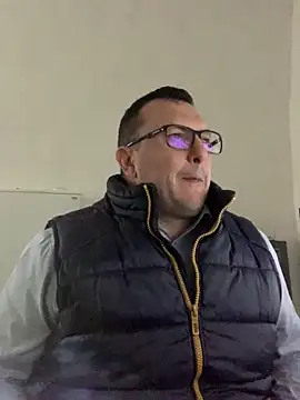 Snapshot of Mike8523 chatting on 03/30/26, 05:19 Mike8523 online show from 03/30/26, 05:19