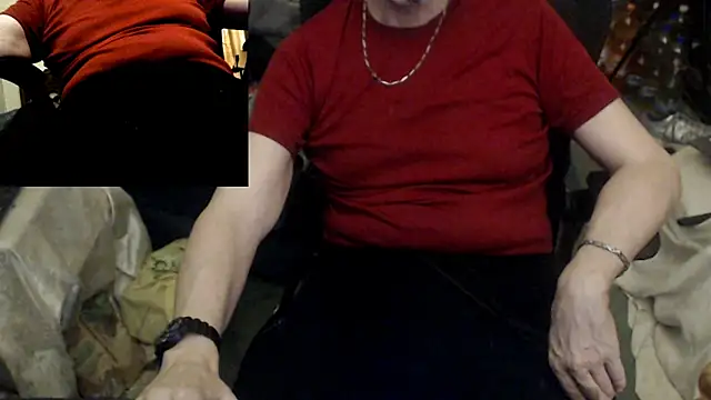 Snapshot of maxdaddy690 chatting on 04/07/26, 07:25 maxdaddy690 online show from 04/07/26, 07:25