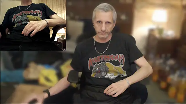 Snapshot of maxdaddy690 chatting on 07/05/26, 09:44 maxdaddy690 online show from 07/05/26, 09:44