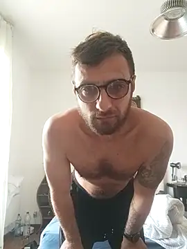 Snapshot of sebik122 chatting on 10/05/25, 06:34 sebik122 online show from 10/05/25, 06:34