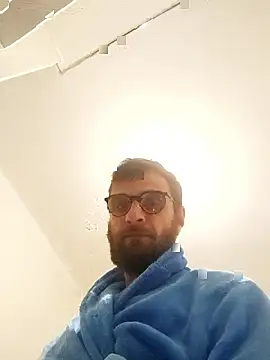 Snapshot of sebik122 chatting on 10/31/25, 08:43 sebik122 online show from 10/31/25, 08:43