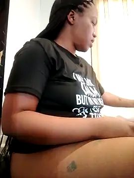 Snapshot of xMiAmor chatting on 09/19/25, 08:05 xMiAmor online show from 09/19/25, 08:05