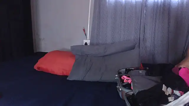 Snapshot of xMiAmor chatting on 10/28/25, 08:40 xMiAmor online show from 10/28/25, 08:40