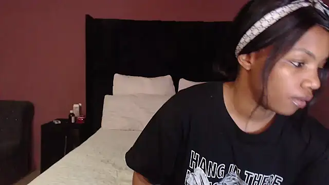 Snapshot of xMiAmor chatting on 04/21/26, 08:42 xMiAmor online show from 04/21/26, 08:42