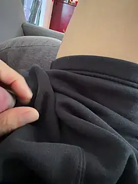 Snapshot of Tuyen8679 chatting on 02/25/26, 11:47 Tuyen8679 online show from 02/25/26, 11:47