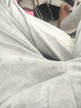 Snapshot of bbclip chatting on 11/14/25, 04:55 bbclip online show from 11/14/25, 04:55