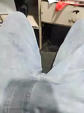 Snapshot of bbclip chatting on 11/16/25, 03:23 bbclip online show from 11/16/25, 03:23