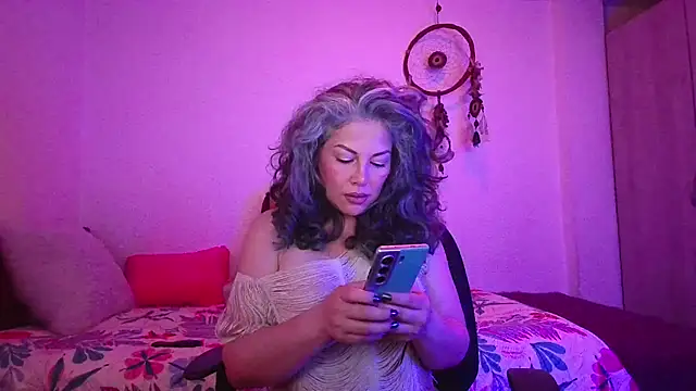 Victoria Lover online show from 12/19/25, 03:35