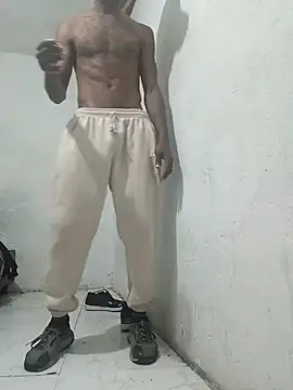 Snapshot of aventuraparatiM_o_r_e chatting on 02/25/25, 04:57 aventuraparatiM o r e online show from 02/25/25, 04:57