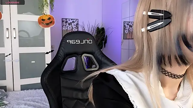 Cherry Bite online show from 10/31/25, 10:11