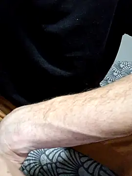 Snapshot of tajemniczy199 chatting on 10/14/25, 10:21 tajemniczy199 online show from 10/14/25, 10:21