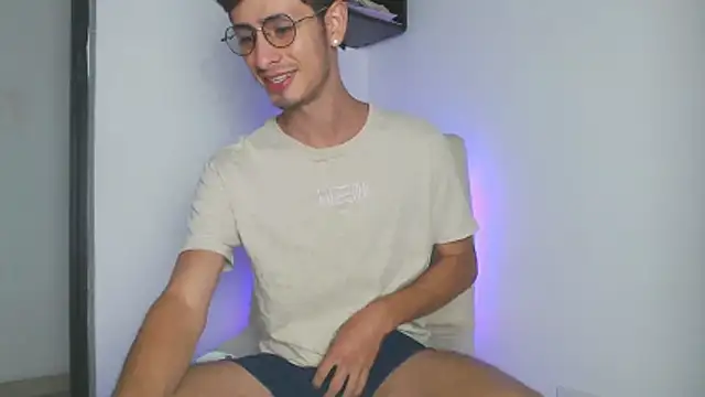 Snapshot of Andy_collins__ chatting on 10/17/25, 12:25 Andy collins   online show from 10/17/25, 12:25