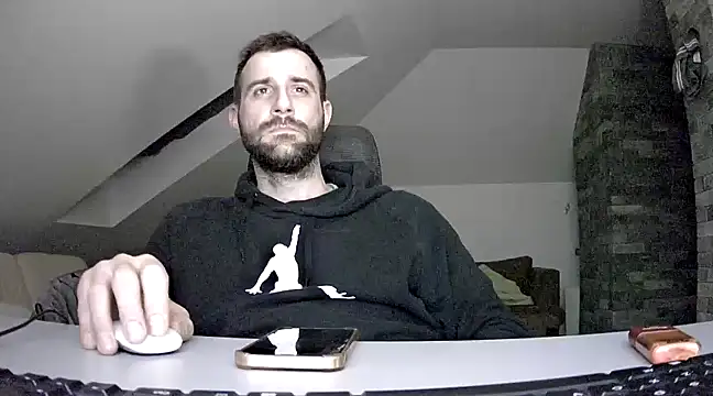 Snapshot of gryzoon chatting on 03/17/25, 02:30 gryzoon online show from 03/17/25, 02:30