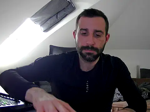 Snapshot of gryzoon chatting on 10/05/25, 02:15 gryzoon online show from 10/05/25, 02:15