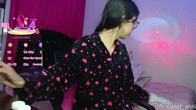 Snapshot of AhriSweet_ chatting on 02/18/26, 01:18 AhriSweet online show from 02/18/26, 01:18