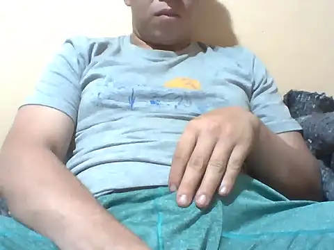 Snapshot of fabian699 chatting on 11/22/25, 04:00 fabian699 online show from 11/22/25, 04:00