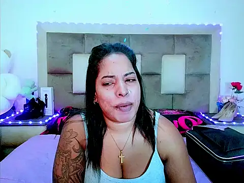 Snapshot of indiantopaz694u chatting on 06/26/26, 04:39 indiantopaz694u online show from 06/26/26, 04:39