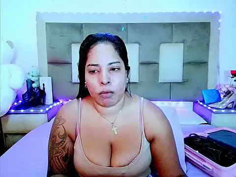 Snapshot of indiantopaz694u chatting on 07/11/26, 05:32 indiantopaz694u online show from 07/11/26, 05:32