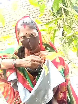 Snapshot of Chhavi_Chadha chatting on 11/21/25, 08:02 Chhavi Chadha online show from 11/21/25, 08:02