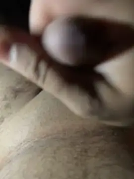 Snapshot of Momo0-9 chatting on 11/24/25, 10:42 Momo0-9 online show from 11/24/25, 10:42