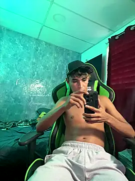 Snapshot of twinks_28 chatting on 10/10/25, 08:08 twinks 28 online show from 10/10/25, 08:08