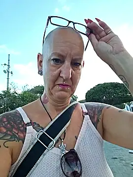 Snapshot of Emma_Milf25 chatting on 09/24/25, 07:33 Emma Milf25 online show from 09/24/25, 07:33