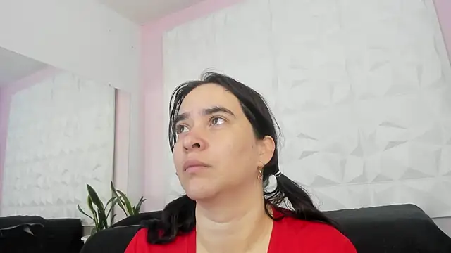 Snapshot of Valeriagomez_ chatting on 10/19/25, 12:06 Valeriagomez  online show from 10/19/25, 12:06