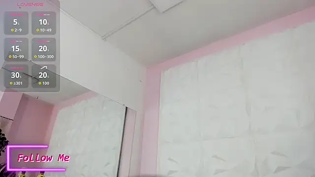 Snapshot of Valeriagomez_ chatting on 10/23/25, 12:04 Valeriagomez  online show from 10/23/25, 12:04