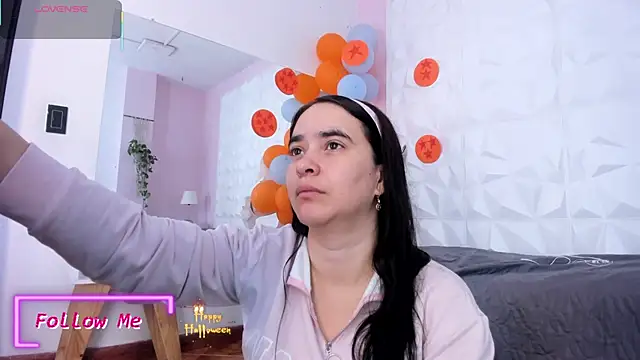 Valeriagomez  online show from 10/31/25, 12:17