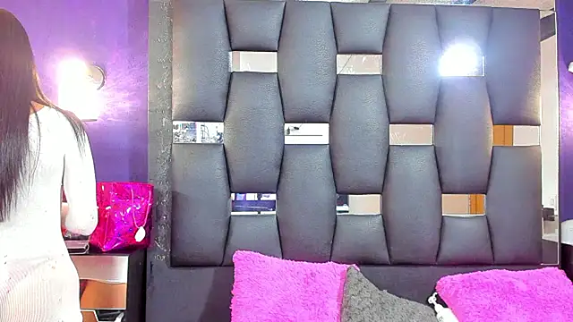 EMYCLARK01 online show from 01/10/26, 02:13