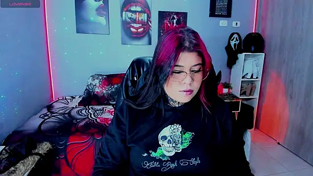 Snapshot of Veronika_metal chatting on 01/11/26, 01:10 Veronika metal online show from 01/11/26, 01:10