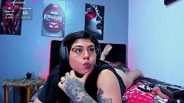 Snapshot of Veronika_metal chatting on 03/27/26, 09:03 Veronika metal online show from 03/27/26, 09:03