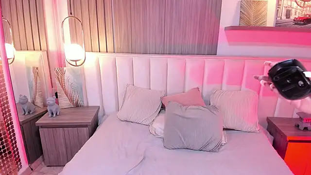 Snapshot of Nicoll_Evans_ chatting on 03/06/25, 04:07 Nicoll Evans  online show from 03/06/25, 04:07