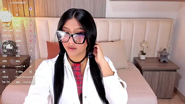 Snapshot of Nicoll_Evans_ chatting on 10/17/25, 01:14 Nicoll Evans  online show from 10/17/25, 01:14