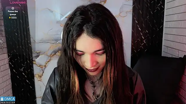 Snapshot of MaeveKuro chatting on 04/27/26, 04:10 MaeveKuro online show from 04/27/26, 04:10