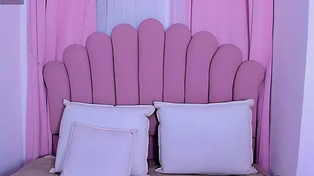 Snapshot of PaolaB_g chatting on 03/14/26, 01:44 PaolaB g online show from 03/14/26, 01:44