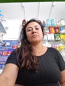 roxanasexy2025 online show from 04/18/26, 04:00