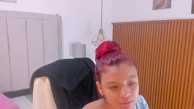 Snapshot of gime_lara chatting on 12/19/25, 12:23 gime lara online show from 12/19/25, 12:23