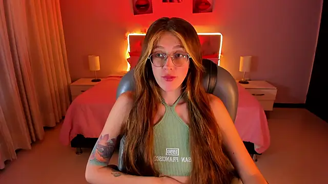 Snapshot of Emily_Warren_ chatting on 02/07/26, 07:39 Emily Warren online show from 02/07/26, 07:39