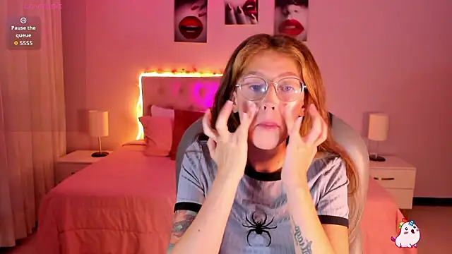 Snapshot of Emily_Warren_ chatting on 03/05/26, 07:54 Emily Warren online show from 03/05/26, 07:54