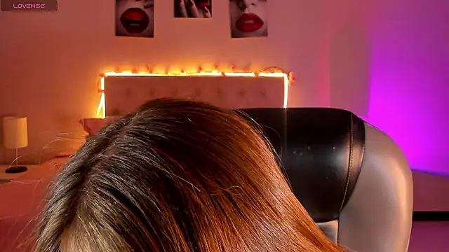 Snapshot of Emily_Warren_ chatting on 03/11/26, 07:42 Emily Warren online show from 03/11/26, 07:42