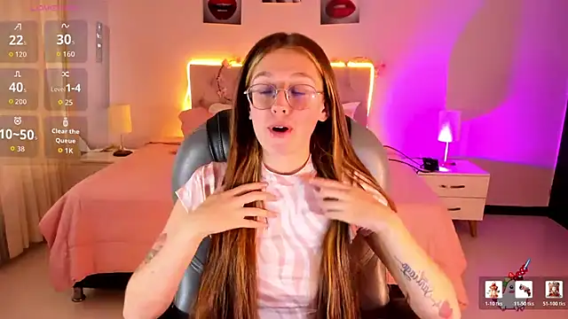 Snapshot of Emily_Warren_ chatting on 03/16/26, 08:13 Emily Warren online show from 03/16/26, 08:13