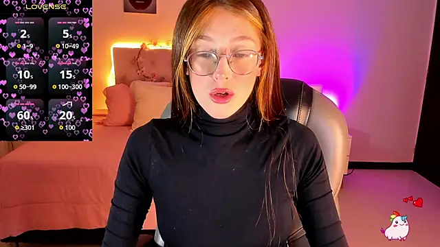 Snapshot of Emily_Warren_ chatting on 03/17/26, 08:34 Emily Warren online show from 03/17/26, 08:34