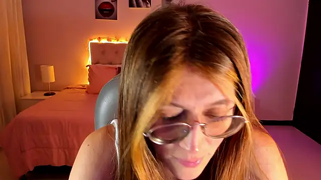 Snapshot of Emily_Warren_ chatting on 03/19/26, 07:51 Emily Warren online show from 03/19/26, 07:51