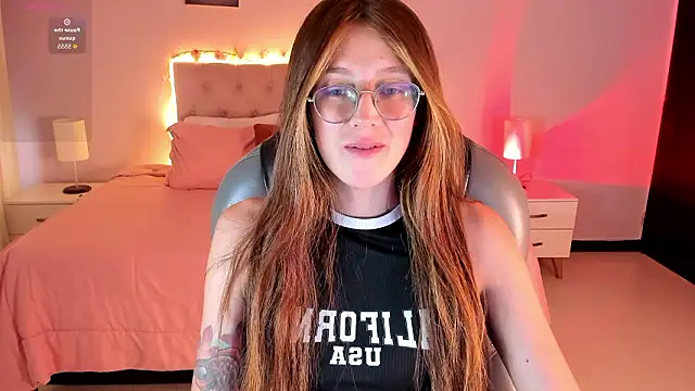 Snapshot of Emily_Warren_ chatting on 03/24/26, 07:52 Emily Warren online show from 03/24/26, 07:52